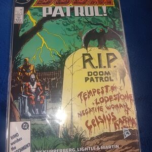 DC Comics Doom Patrol - Green and Yellow Cover
